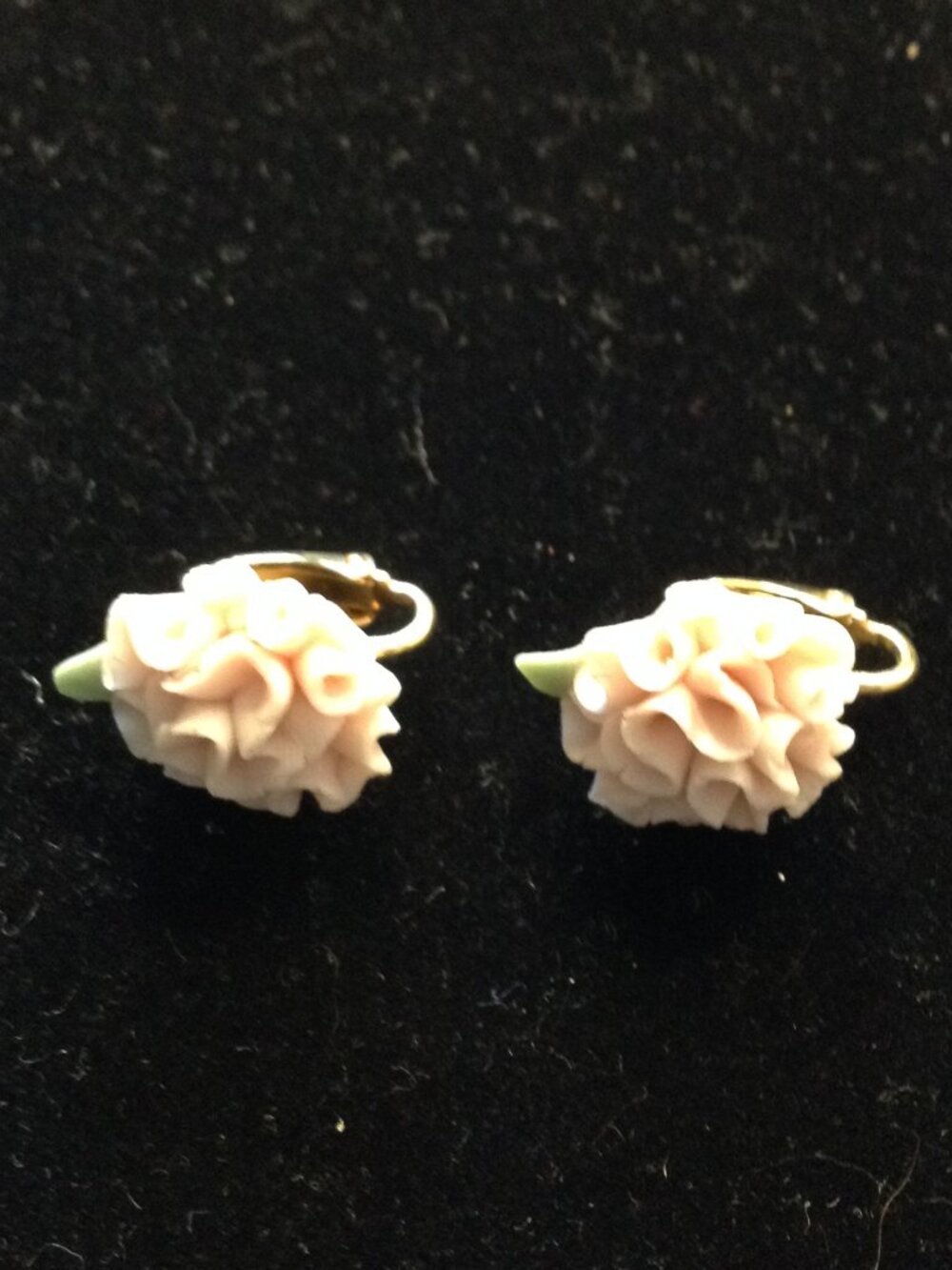 VTG 70's Pink Porcelain Hydrangea Clip-ons Green Leaf Embellishment Classic Lux